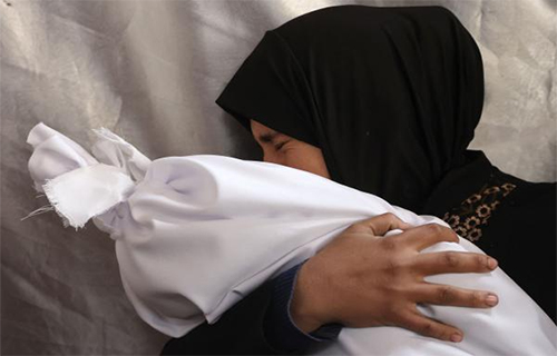 35 شهيداً.. قصف مدرسة إيواء نازحين ومجازر وتدمير واسع في القطاع 35 شهيداً.. قصف مدرسة إيواء نازحين ومجازر وتدمير واسع في القطاع