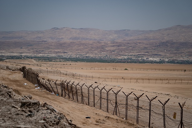 جدار على الحدود مع الأردن.. تنفيذ الضم خلف ستار “الأمن” جدار على الحدود مع الأردن.. تنفيذ الضم خلف ستار “الأمن”
