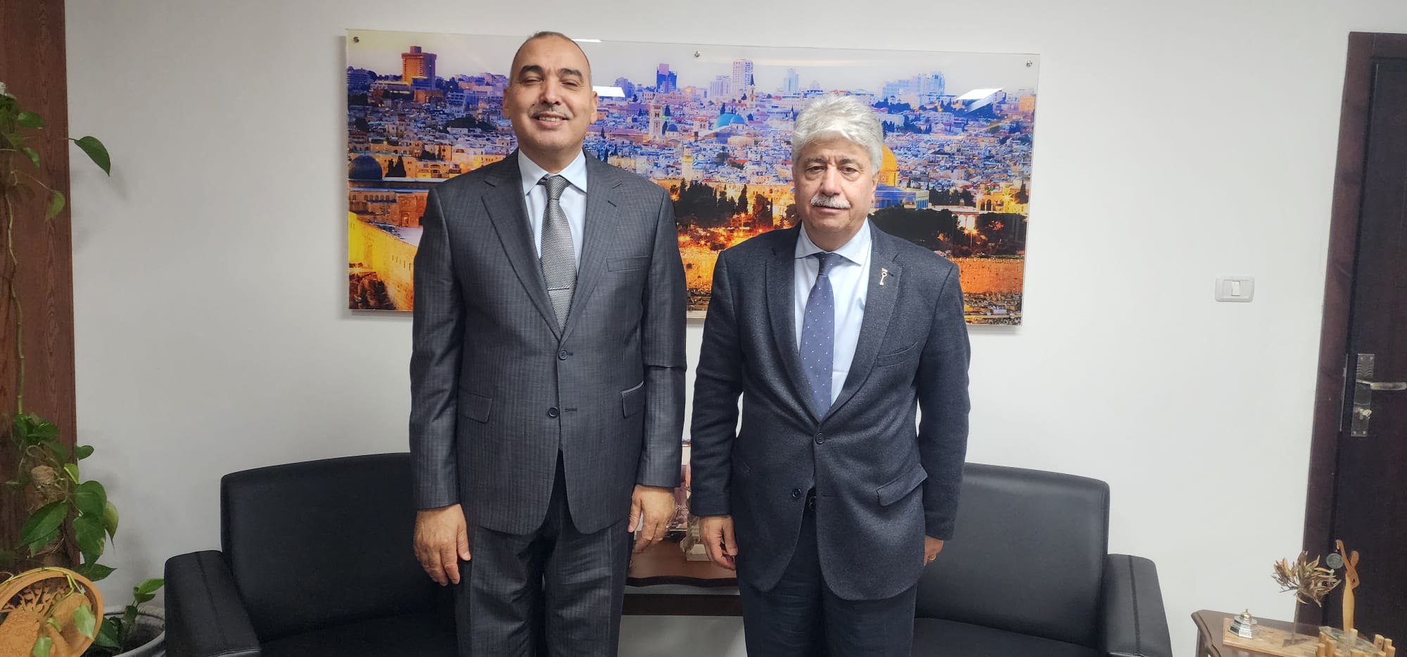 د. مجدلاني وسفير المملكة المغربية يؤكدان ضرورة وقف الابادة الجماعية العدوان الهمجي د. مجدلاني وسفير المملكة المغربية يؤكدان ضرورة وقف الابادة الجماعية العدوان الهمجي