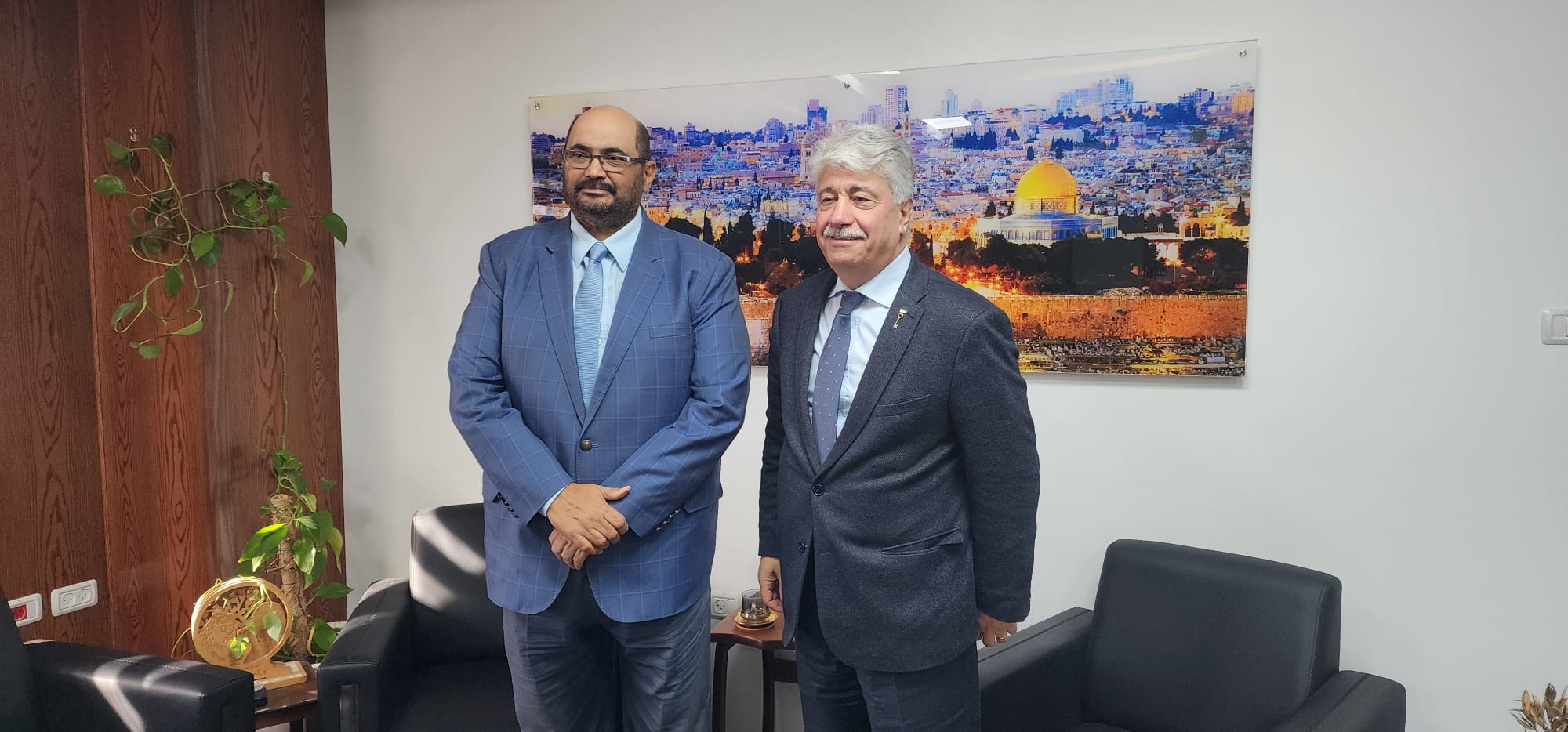د. مجدلاني يُطلع جمهورية جنوب إفريقيا على آخر المستجدات ويعرب عن التقدير لموقفها تجاه قضيتنا د. مجدلاني يُطلع جمهورية جنوب إفريقيا على آخر المستجدات ويعرب عن التقدير لموقفها تجاه قضيتنا