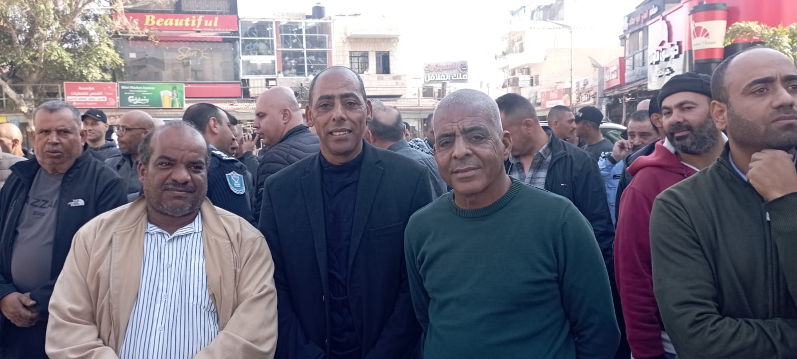 أريحا :النضال الشعبي تلتقي رئيس واعضاء الغرفة التجارية الصناعية وتشارك بمسيرة حاشدة رفضا للفلتان وحماية المشروع الوطني أريحا :النضال الشعبي تلتقي رئيس واعضاء الغرفة التجارية الصناعية وتشارك بمسيرة حاشدة رفضا للفلتان وحماية المشروع الوطني
