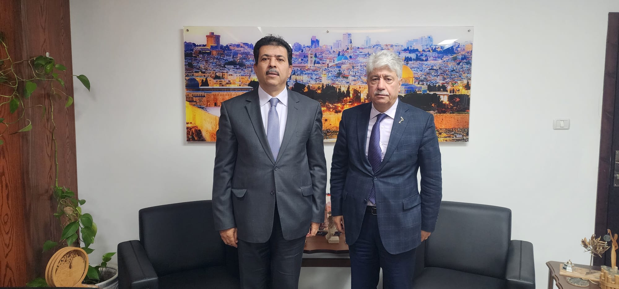 د. مجدلاني يطلع السفير التونسي على مستجدات الوضع السياسي الفلسطيني والاقليمي د. مجدلاني يطلع السفير التونسي على مستجدات الوضع السياسي الفلسطيني والاقليمي