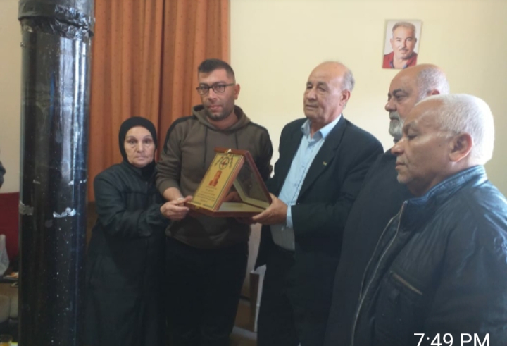النضال الشعبي: تزور عائلة الشهيد القائد جمال حسن وشاح( أبو خالد) النضال الشعبي: تزور عائلة الشهيد القائد جمال حسن وشاح( أبو خالد)