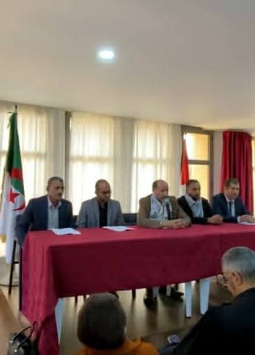 وقفة تضامنية مع فلسطين بمبادرة من نقابة المحامين في بومرداس :الشبلي يسلط الضوء على التداعيات السياسية للقرار وأبعاده وقفة تضامنية مع فلسطين بمبادرة من نقابة المحامين في بومرداس :الشبلي يسلط الضوء على التداعيات السياسية للقرار وأبعاده