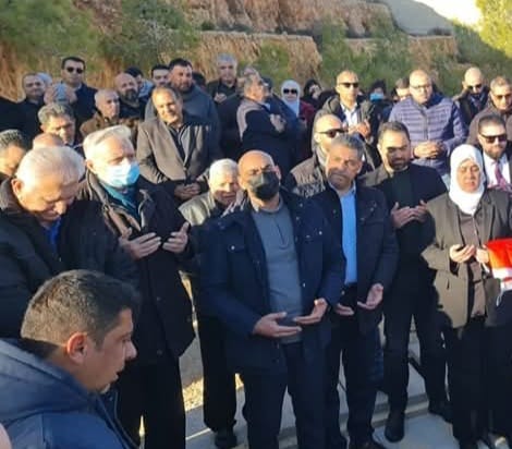 وضع اكليل من الزهور على ضريحه وفد قيادي من النضال الشعبي يشارك بتشييع جثمان المناضل الوطني التقدمي عبد الرحمن عوض “أبو حيدر” وضع اكليل من الزهور على ضريحه وفد قيادي من النضال الشعبي يشارك بتشييع جثمان المناضل الوطني التقدمي عبد الرحمن عوض “أبو حيدر”