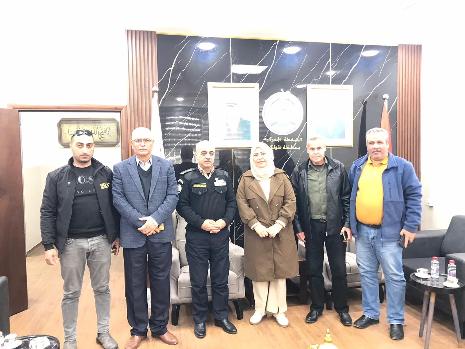 النضال الشعبي بطولكرم: تلتقي مدير الضابطة الجمركية النضال الشعبي بطولكرم: تلتقي مدير الضابطة الجمركية