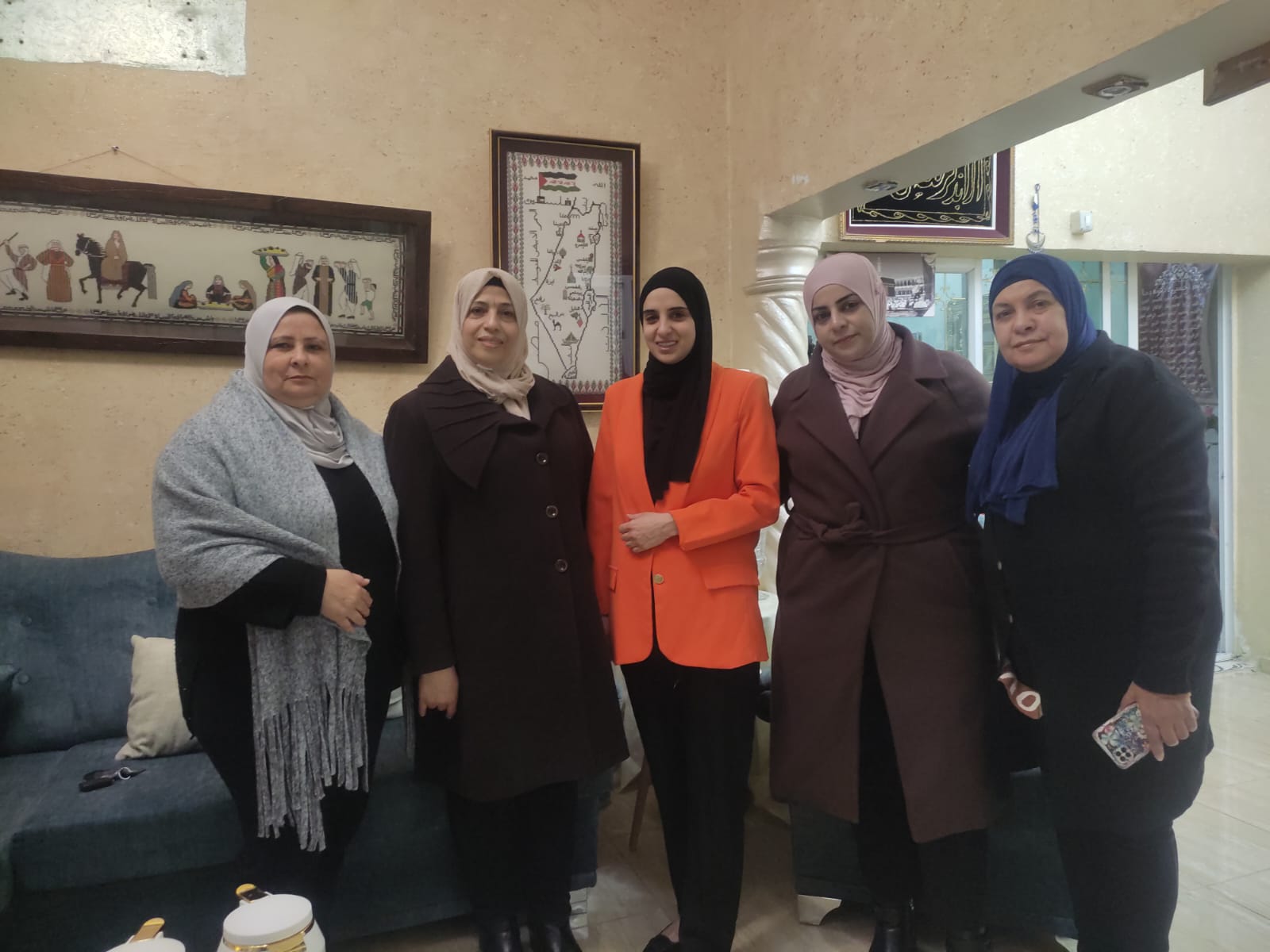نضال المرأة: تزور الاسيرات المحررات في اريحا