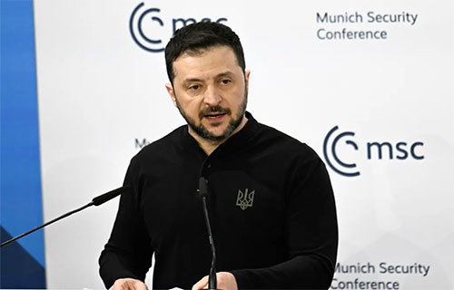 زيلينسكي يدعو الأوروبيين إلى التحرّك في مواجهة ترامب وروسيا زيلينسكي يدعو الأوروبيين إلى التحرّك في مواجهة ترامب وروسيا