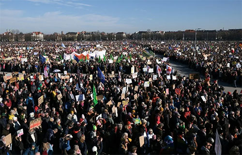 المحافظون الألمان الأوفر حظاً في الانتخابات مع صعود اليمين المتطرف المحافظون الألمان الأوفر حظاً في الانتخابات مع صعود اليمين المتطرف