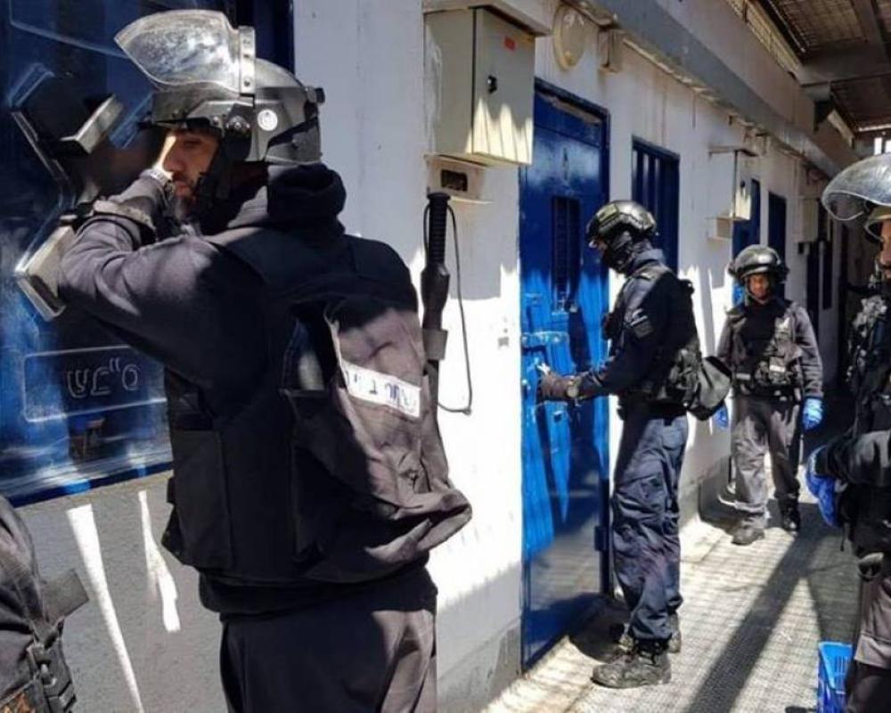 أسرى سجن جانوت يعانون من سياسة التنكيل والقمع واطلاق الرصاص من قبل وحدات ( اليماز ) أسرى سجن جانوت يعانون من سياسة التنكيل والقمع واطلاق الرصاص من قبل وحدات ( اليماز )