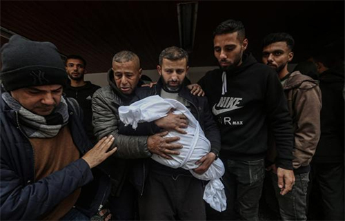 غزة: استهداف المنازل أثناء الليل يرفع أعداد الضحايا من الأطفال غزة: استهداف المنازل أثناء الليل يرفع أعداد الضحايا من الأطفال