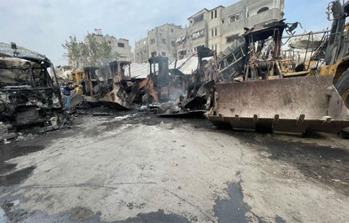 القطاع: 37 شهيداً.. قصف مكثّف وتدمير شاحنات ومعدات ثقيلة القطاع: 37 شهيداً.. قصف مكثّف وتدمير شاحنات ومعدات ثقيلة