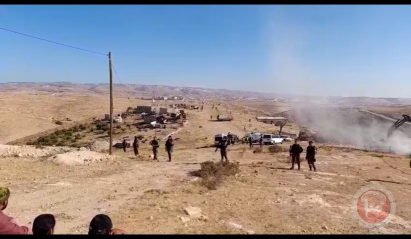 الاحتلال يشنّ حملة هدم واسعة وإخطارات ومستوطنون يشقون طريقاً في مسافر يطا