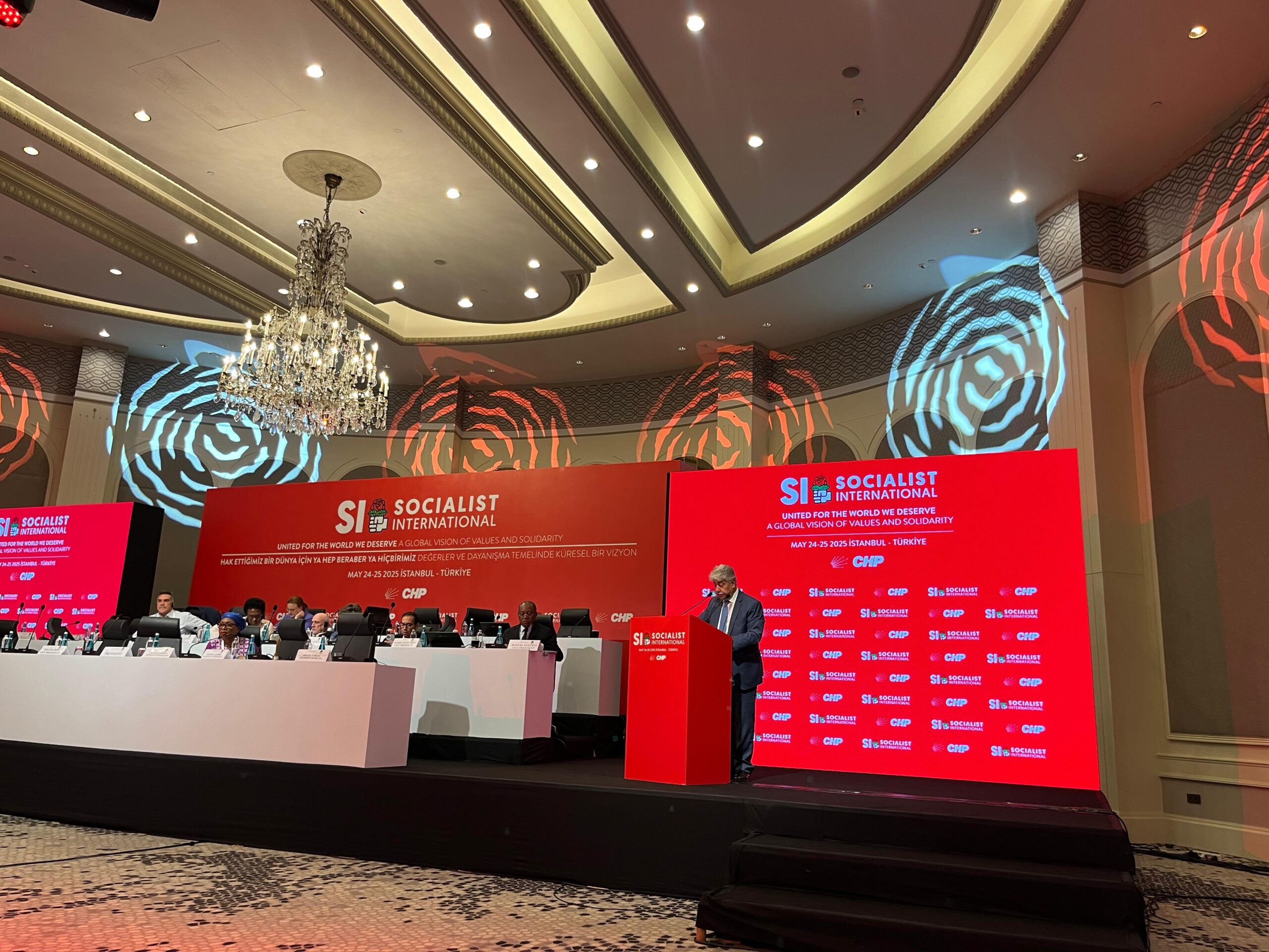 بكلمته أمام مؤتمر الاشتراكية الدولية د. مجدلاني : الخطوة المطلوبة والمسؤولية على المجتمع الدولي والاشتراكية الدولية وقف حرب الابادة والتجويع