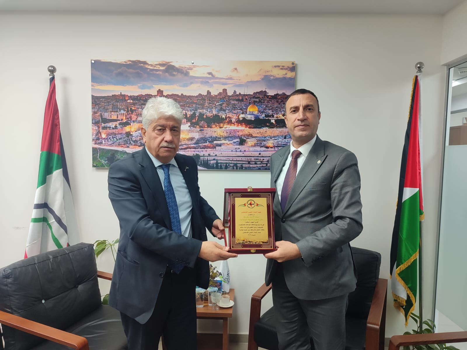 د.مجدلاني يبحث آخر المستجدات السياسية مع السفير الفنزويلي