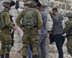 إسرائيل تعتقل 442 فلسطينيا بالضفة في أكتوبر … بينهم 33 طفلا و3 نساء