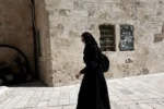 أدانت الاعتداء على راهبة بالقدس النضال الشعبي : تزايد الاعتداءات على رجال الدين بالقدس تتم بشكل ممنهج وبقرار سياسي