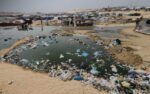 مشاريع مياه الشرب تتوقف…قطاع غزة مُهدد بالعطش والنازحون يلجأون للبحر مُجددًا مشاريع مياه الشرب تتوقف…قطاع غزة مُهدد بالعطش والنازحون يلجأون للبحر مُجددًا